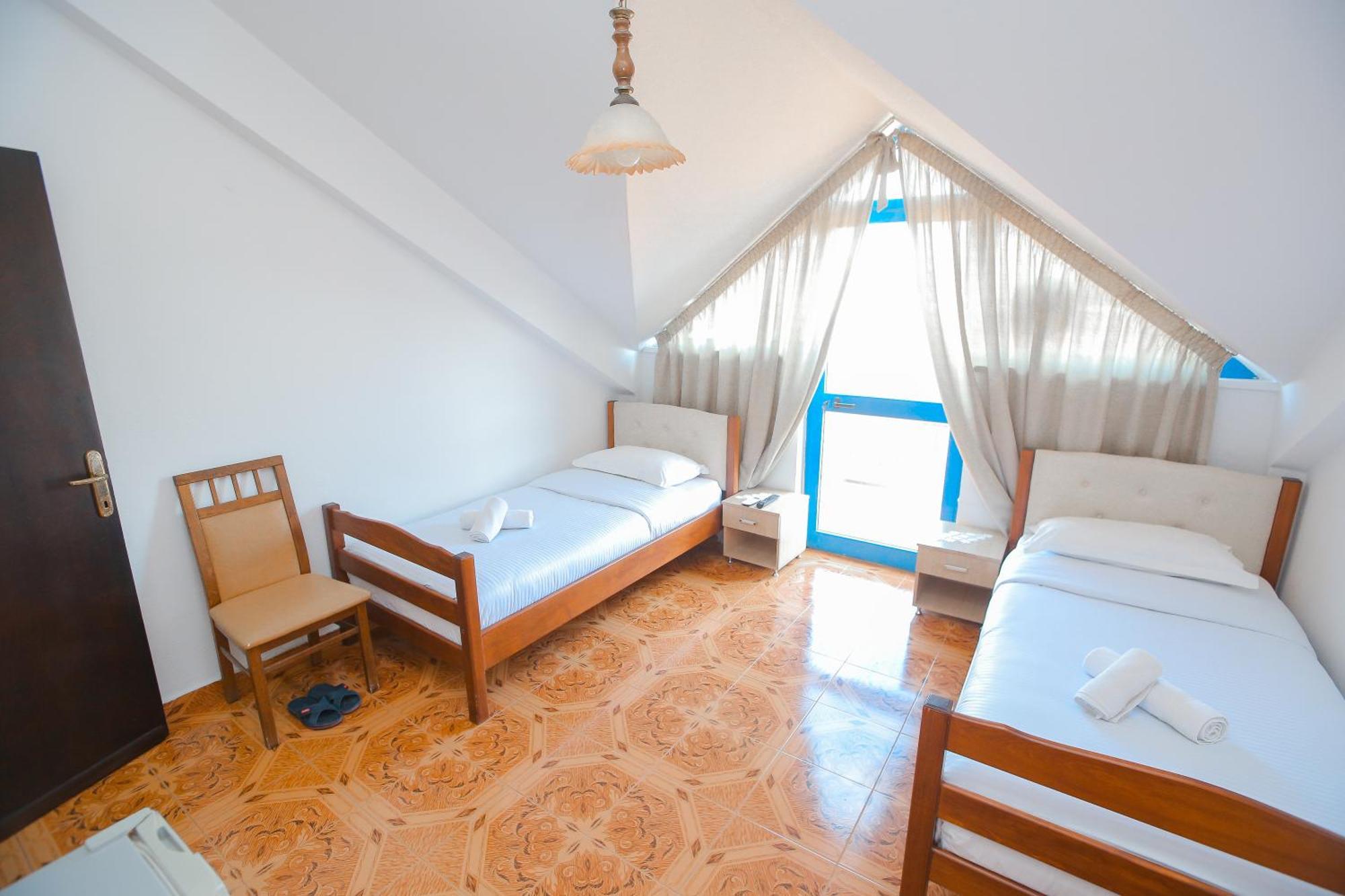 Bahçallëk Hotel Ambasador מראה חיצוני תמונה