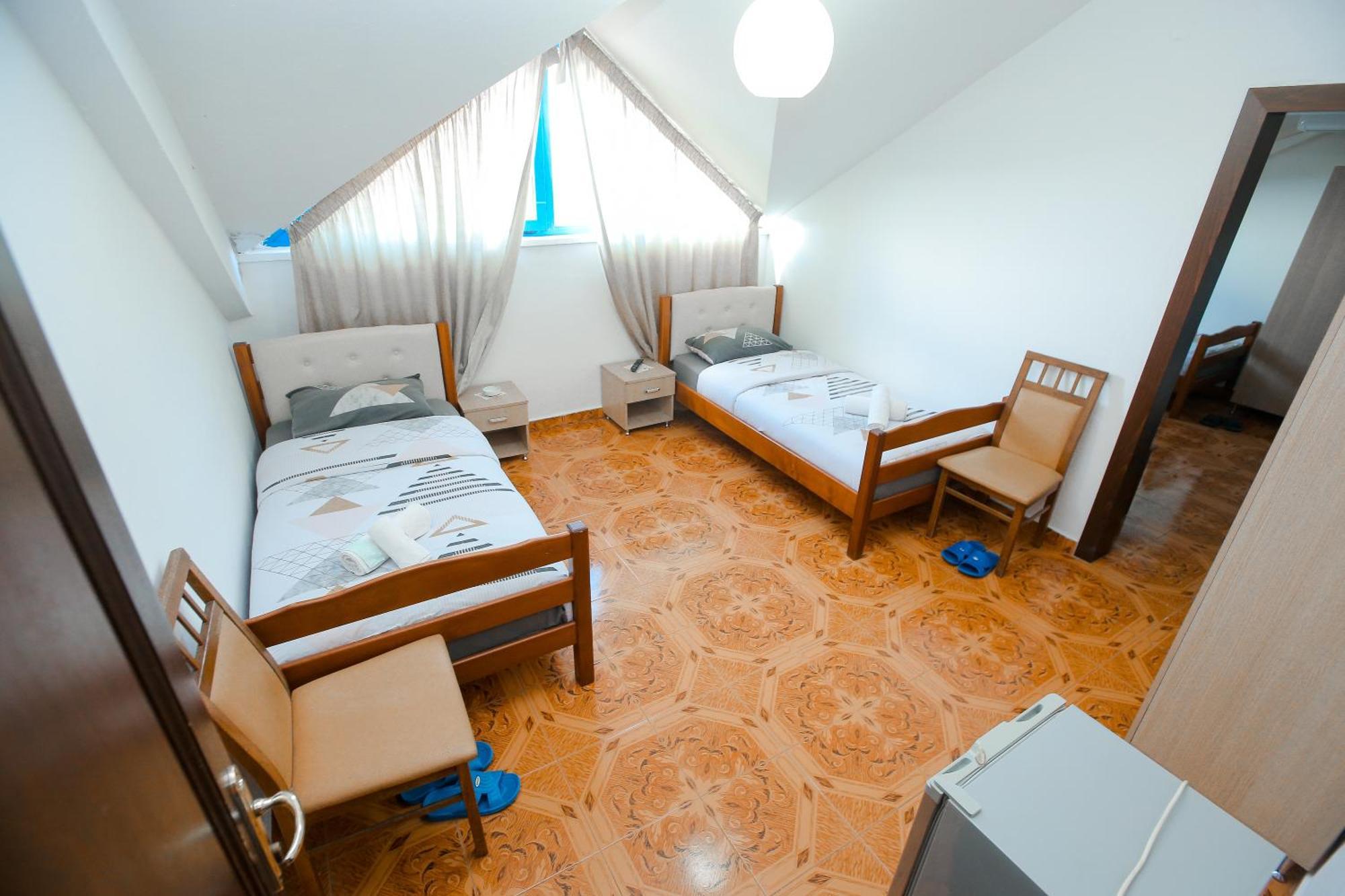 Bahçallëk Hotel Ambasador מראה חיצוני תמונה