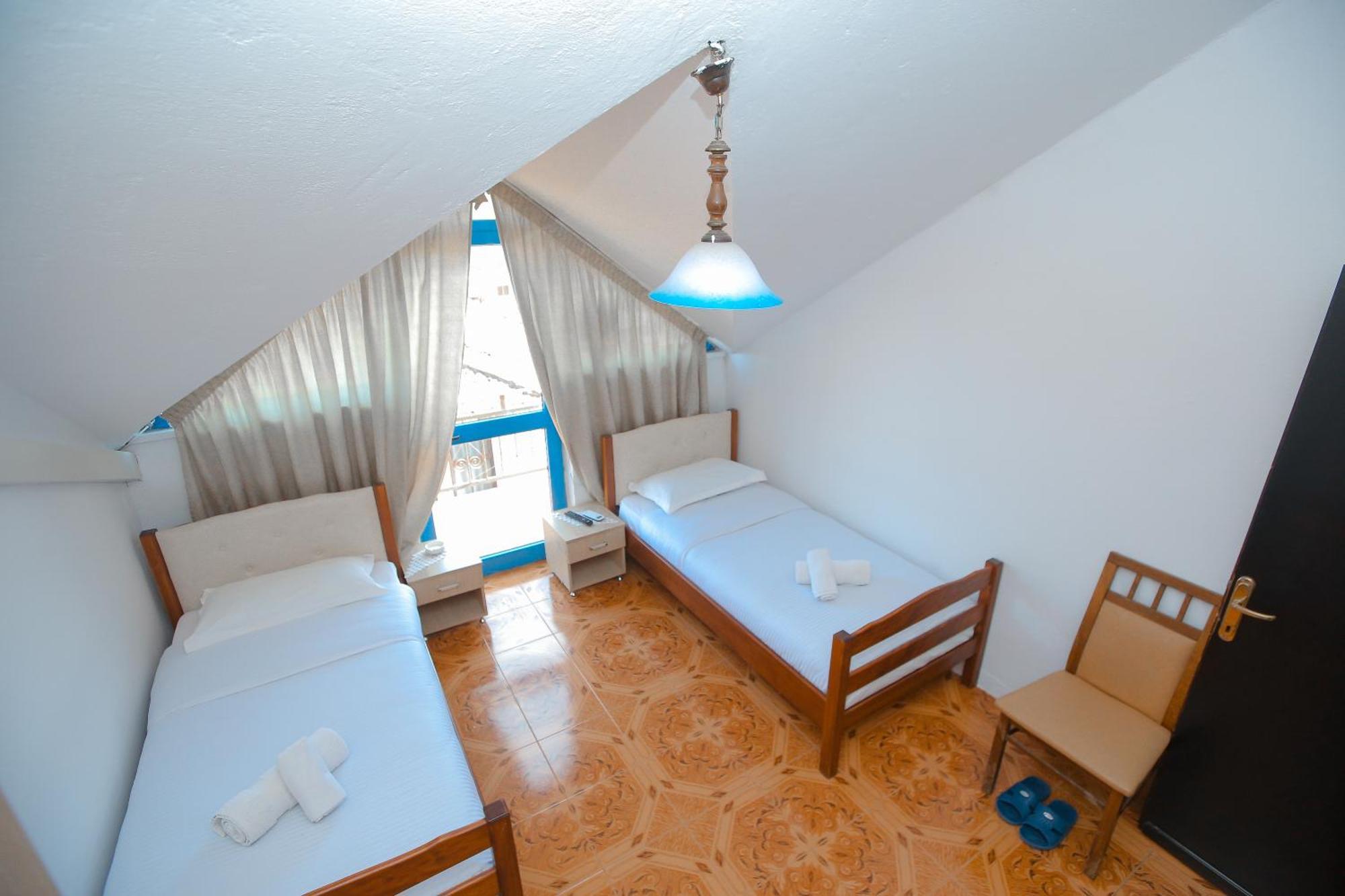 Bahçallëk Hotel Ambasador מראה חיצוני תמונה