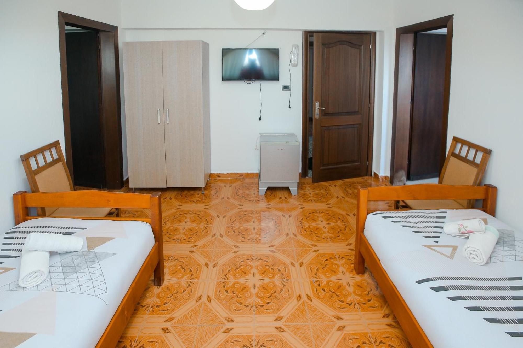 Bahçallëk Hotel Ambasador מראה חיצוני תמונה