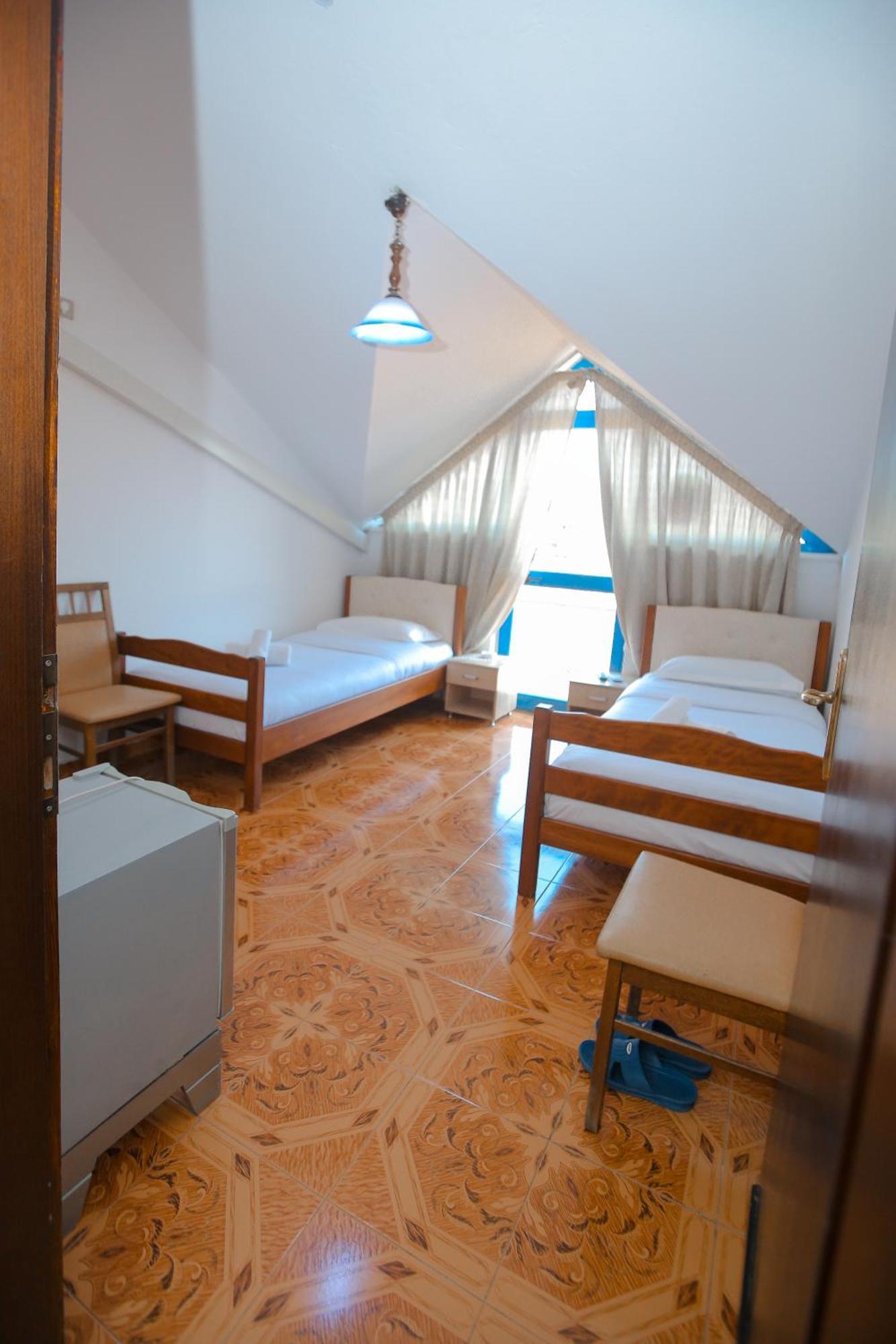 Bahçallëk Hotel Ambasador מראה חיצוני תמונה
