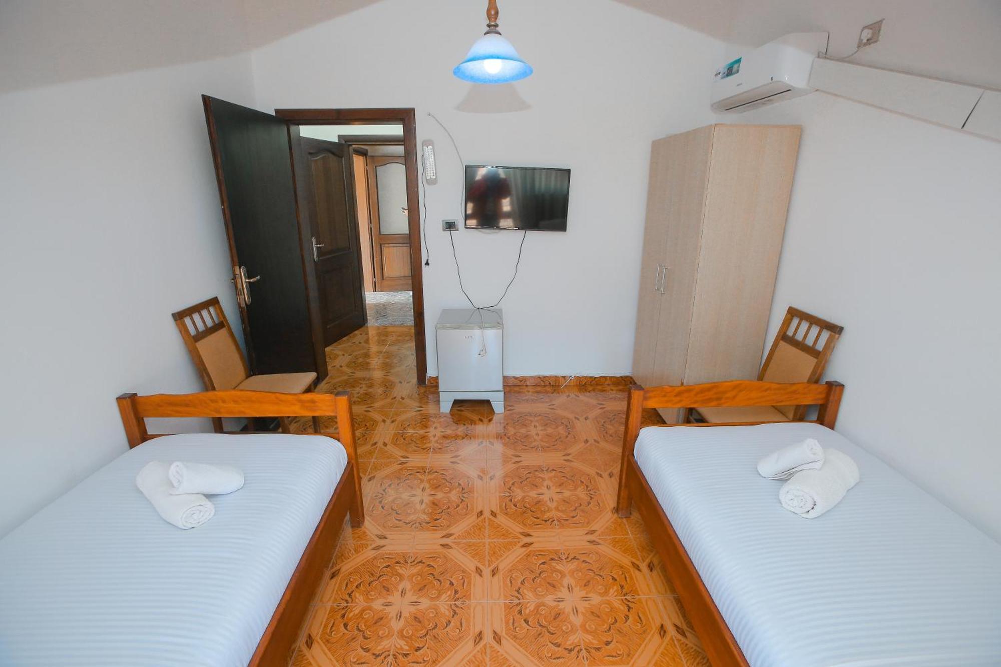 Bahçallëk Hotel Ambasador מראה חיצוני תמונה
