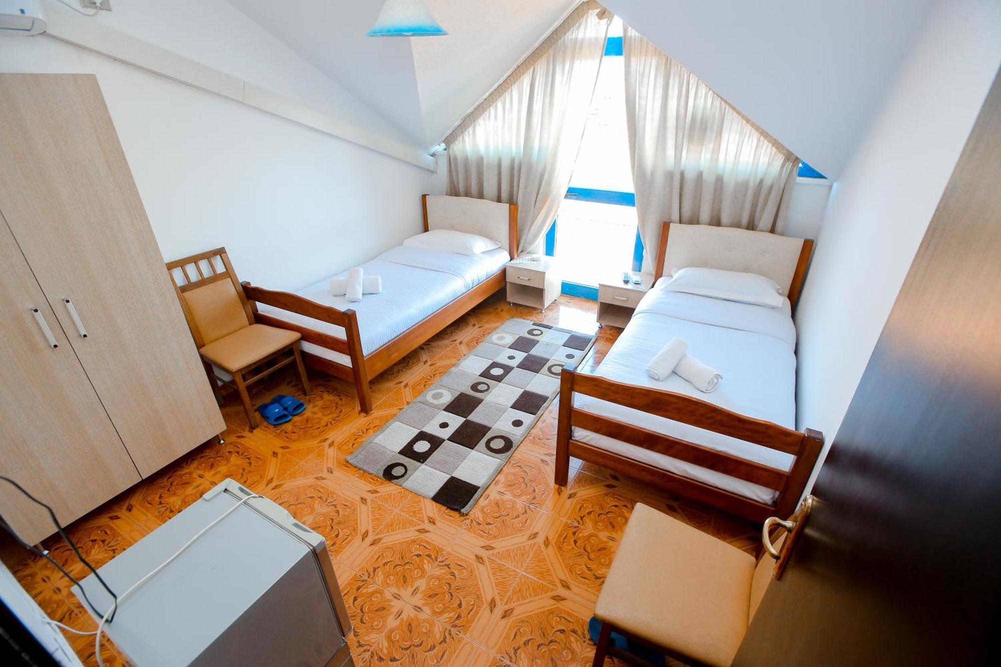 Bahçallëk Hotel Ambasador מראה חיצוני תמונה