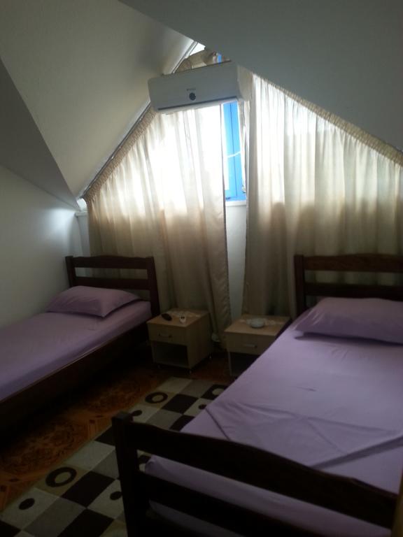 Bahçallëk Hotel Ambasador חדר תמונה