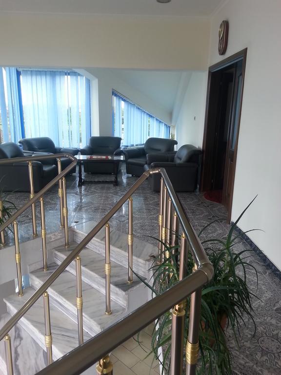 Bahçallëk Hotel Ambasador מראה חיצוני תמונה